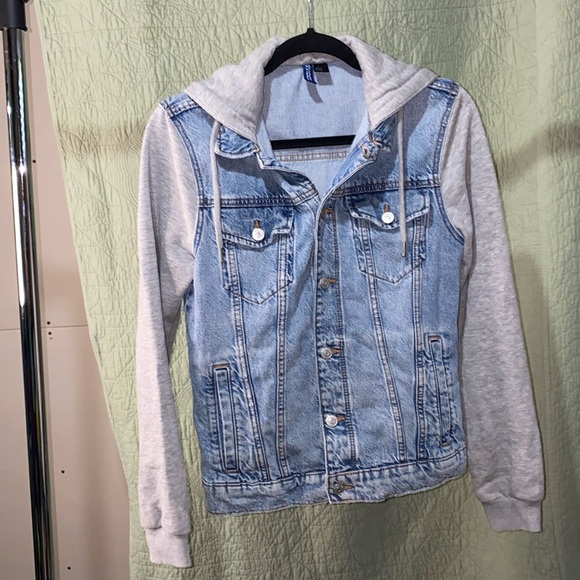 DIVIDED Denim/Sweatshirt Jacket, Women’s, Pockets, Casual, Good Condition, Used. - Picture 1 of 5